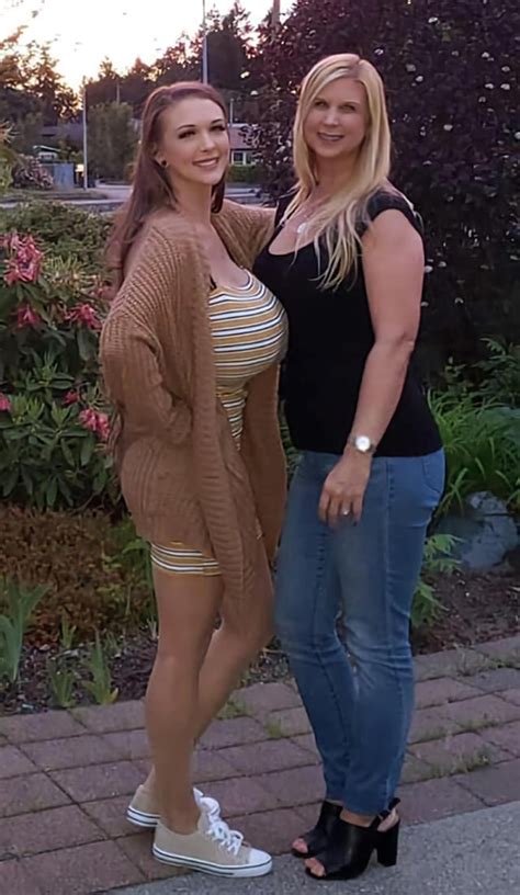 big boobed mom|Moms with great tits 